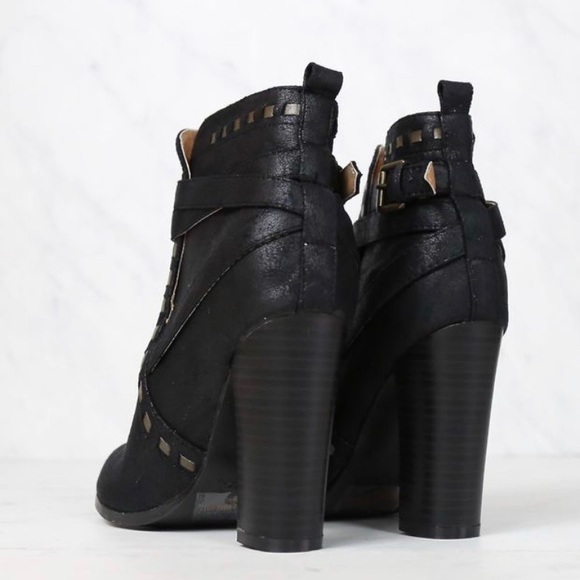 Boots - Picture 4 of 4